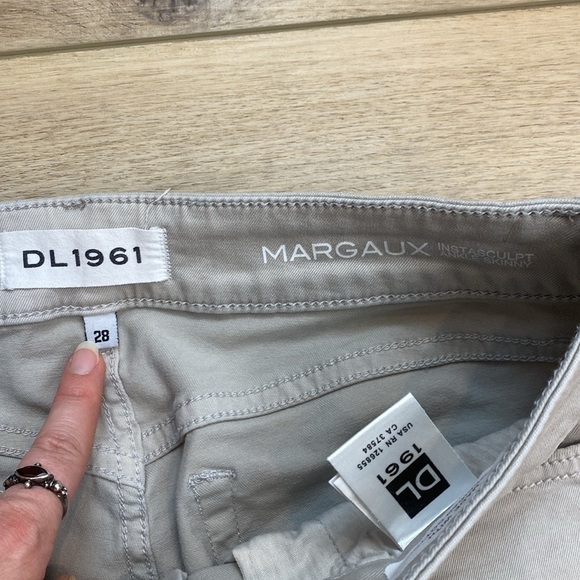 DL1961 | Margaux | Mid Rise Skinny - Picture 10 of 14